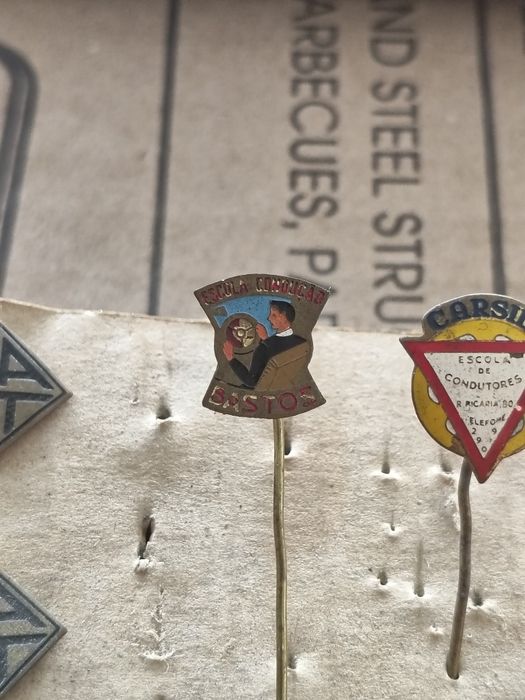 Alfinetes, pins, alfinetes de lapela