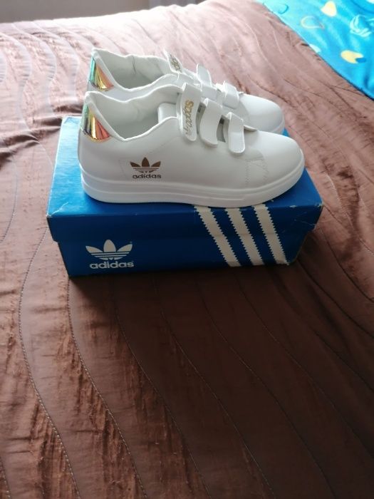 Sapatilha Adidass Brancas