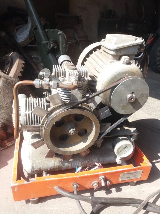 Стоматологічний медичний  компресор ссср КМП-060.