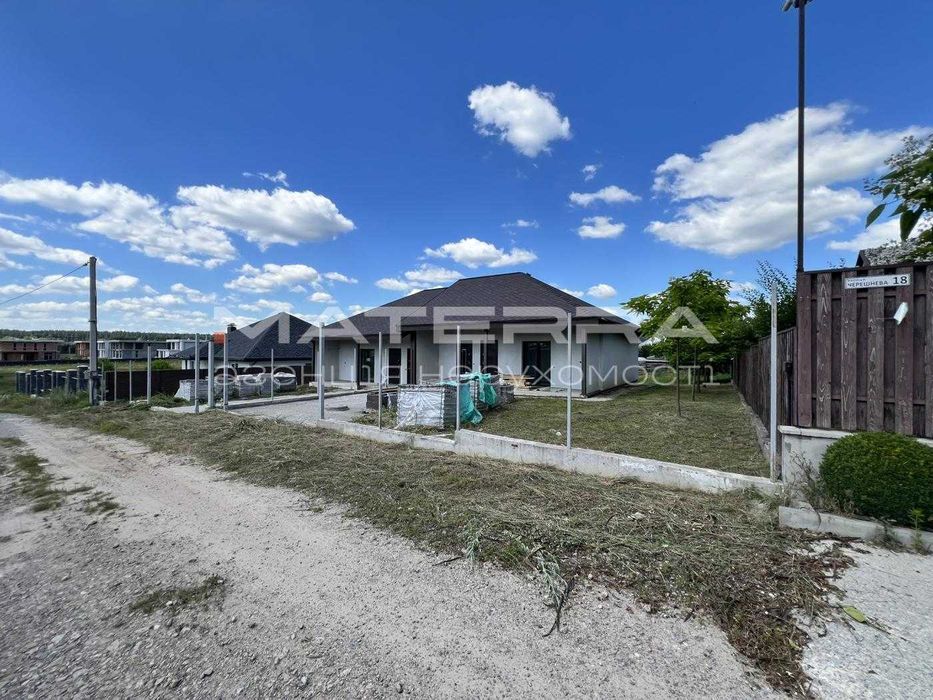 Продаж будинку на дві сім'ї!  чистове оздоблення, 12,5 соток ділянка