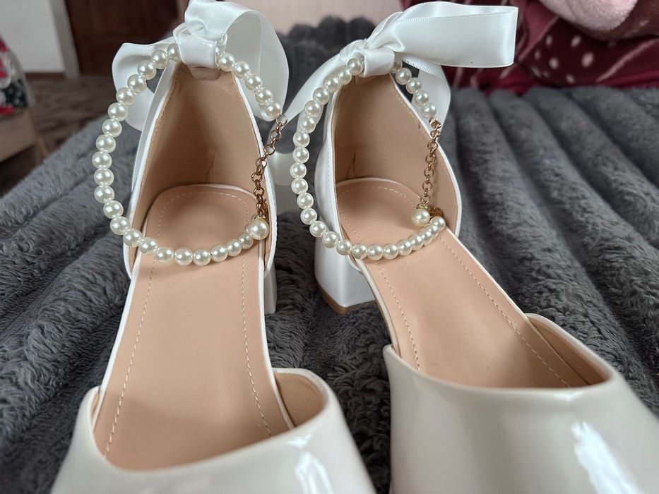 Продаю нові весільні туфлі