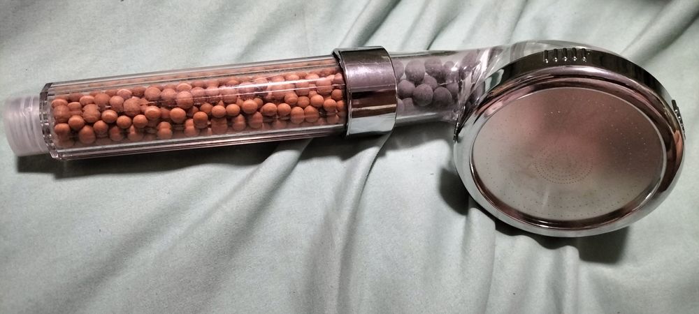 Słuchawka prysznicowa regulowana,zmieniająca kolor pod wpływem wody