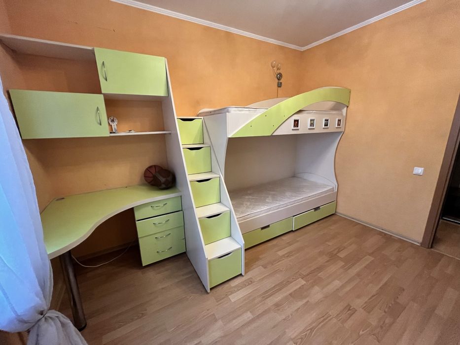 Коплект детской мебели .