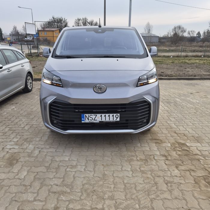 Wynajem busa 9os.2025r. Transfery na lotniska z kierowcą