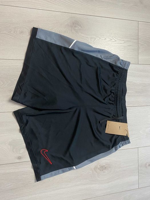 NIKE r.M Nowe, oryginalne szorty sportowe