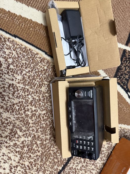 Скануючий цифровий приймач Uniden SDS200E