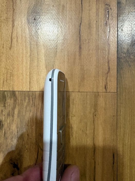 Телефон Samsung кнопочний
