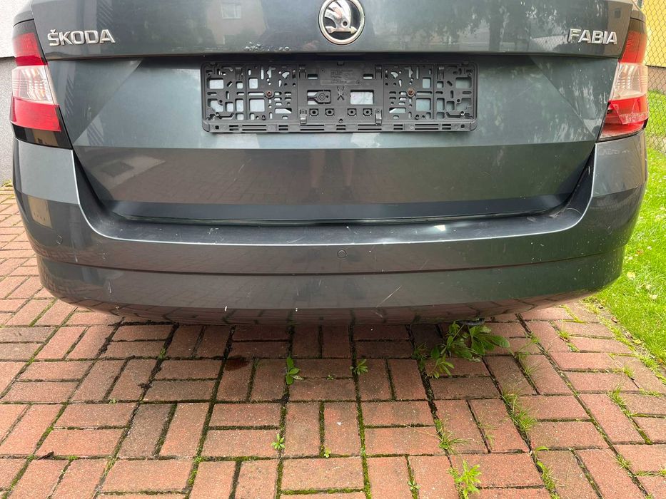 zderzak tył tylni tylny skoda fabia iii 3 6v9 kombi 2014-2018 lf7y f6f6 z czujnikami parkowania pdc 3 sztuki