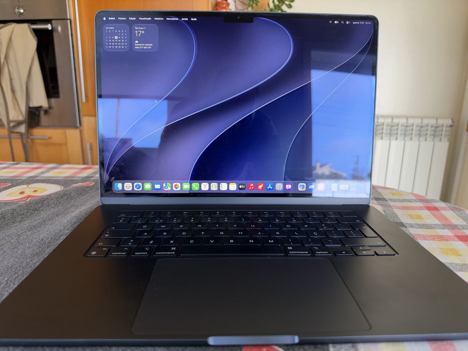 Apple macbook air 15 polegadas 8gb Ram e 512 de disco 98% bateria com caixa e fatura sem garantia