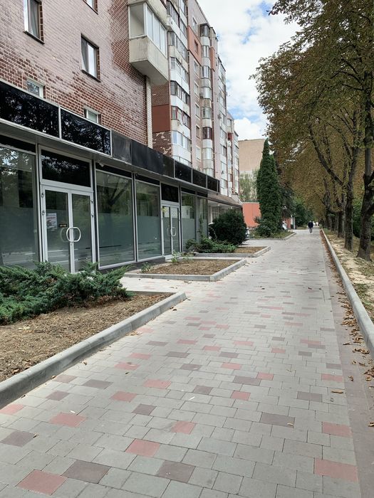 Продається комерційне приміщення   на вулиці Злуки
