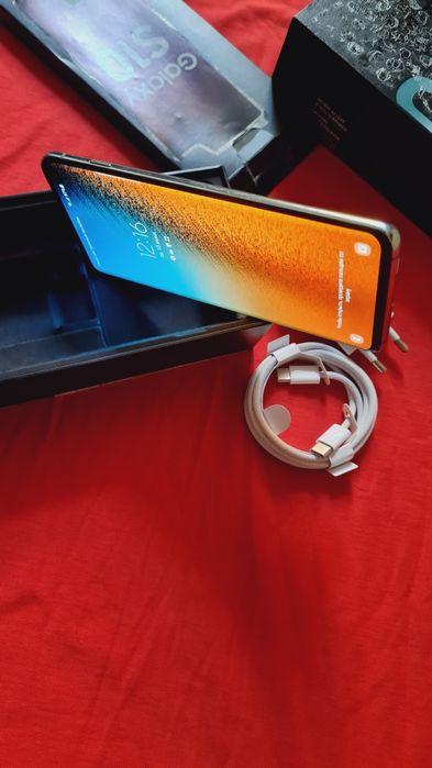 Samsung Galaxy S10 8/128 .
