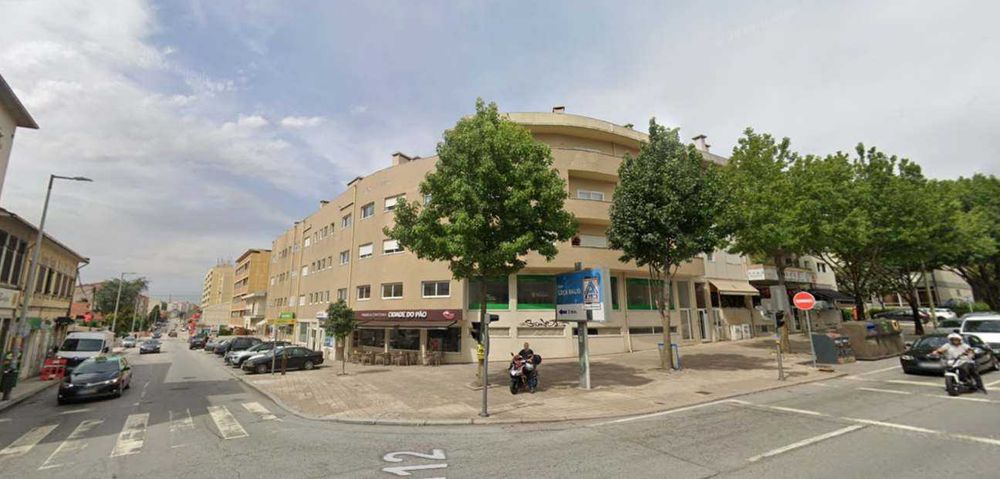 Alugo Garagem 29,53m2 em Monte dos Burgos - S. Mamede Infesta - Porto