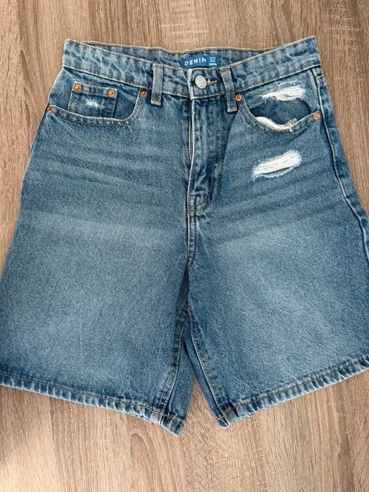 Bermudy z jeansu firmy Sinsay rozmiar 32