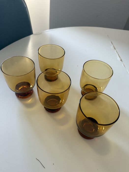 Copos vintage castanhos