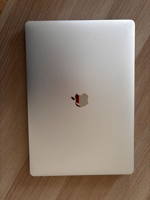 MacBook Pro 15 2019 i7 16GB / 256GB / Silver
