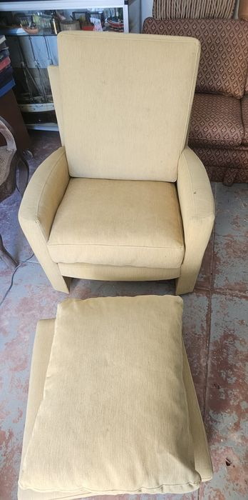 Cadeirão com banqueta