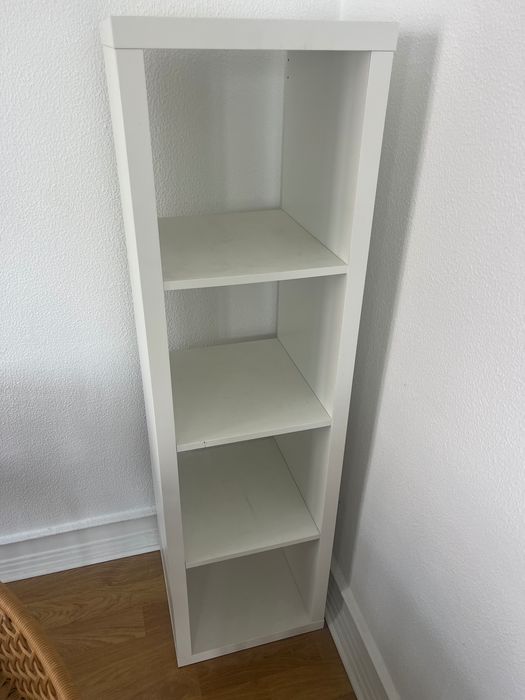 Estante ikea branca 4 divisões em bom estado