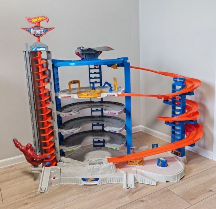 Hot Wheels парковка мега-гараж со спусками. Самовывоз!