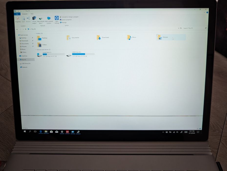 Microsoft Surface Book 2 15 i7-8650u 16/256 GTX 1060 6GB 3K нюанс