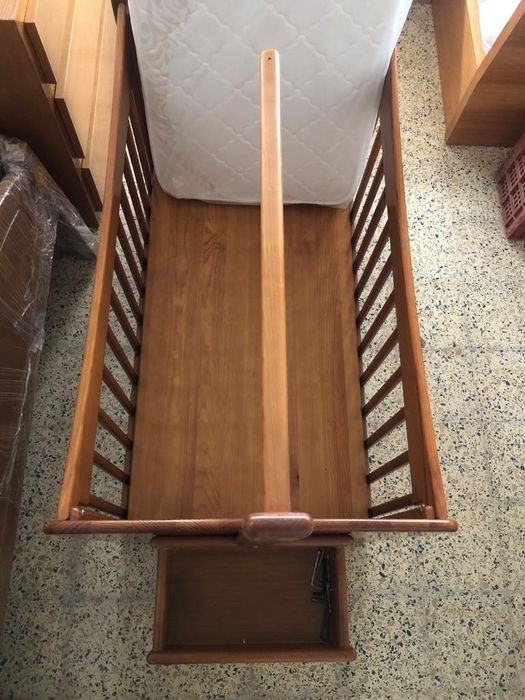 Cama de bebé madeira maciça