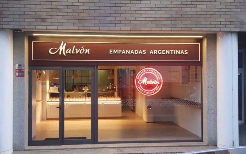 Reclamos, fachada, monobloco, bandeira e verticais (toten)