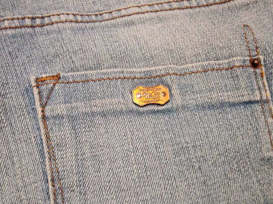 Calções em ganga elástica da marca Zara. Novos. Sem uso.
