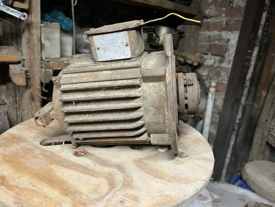 Електро двигуни,всі у робочому стані………