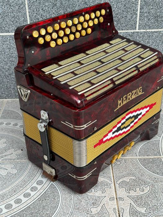 Concertina Hohner Norma III 3 Voz. Sol# Do# Fa#