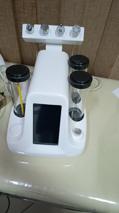 Косметологический комбайн: гидропилинг, скрабер, микротоки