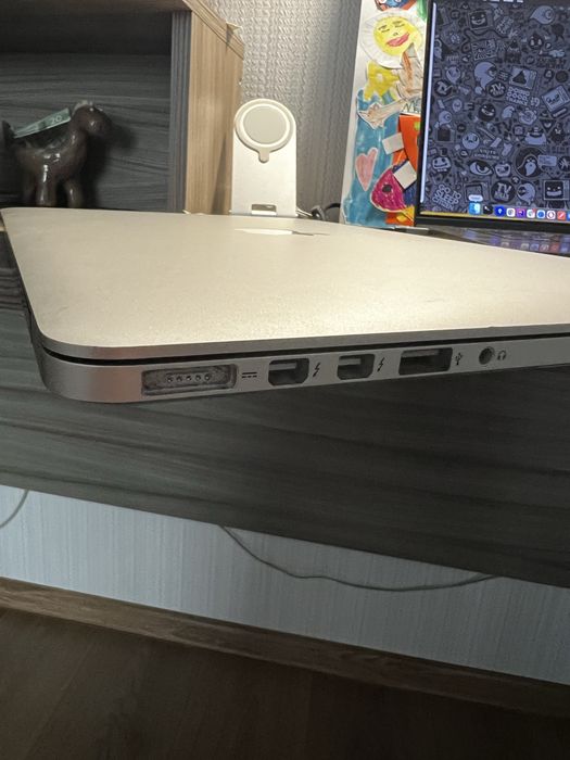 MacBook Pro 15", Mid 2015, 16/256 Gb, Retina 2880x1800 Core i7