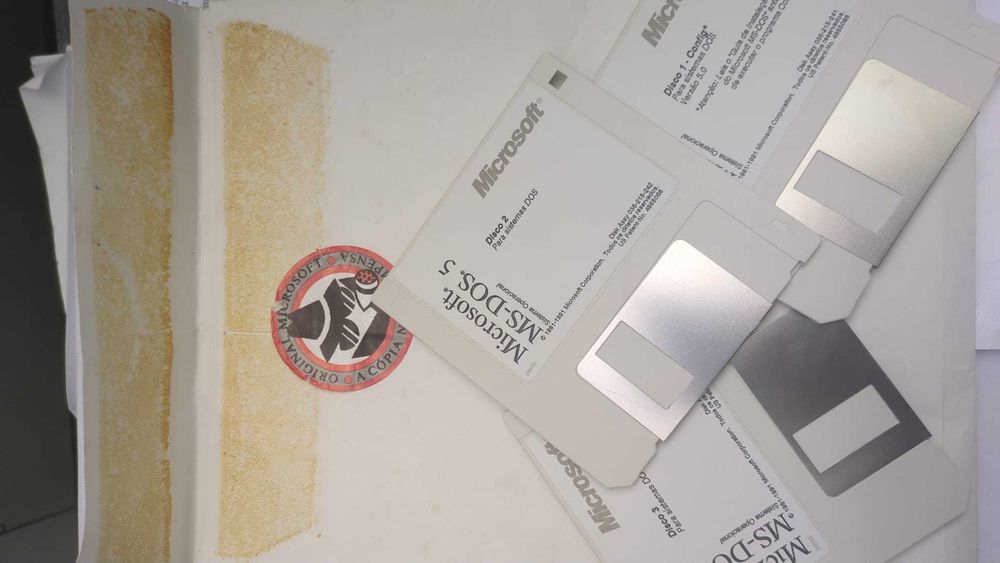 Envelope e disquetes originais Microsoft DOS 5