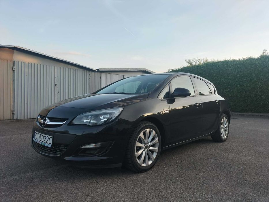 Opel Astra Hatchback 1.4 Benzyna  2013 rok  121 870 kM