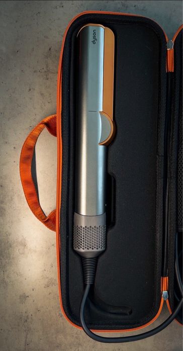 Dyson Airstrait фен