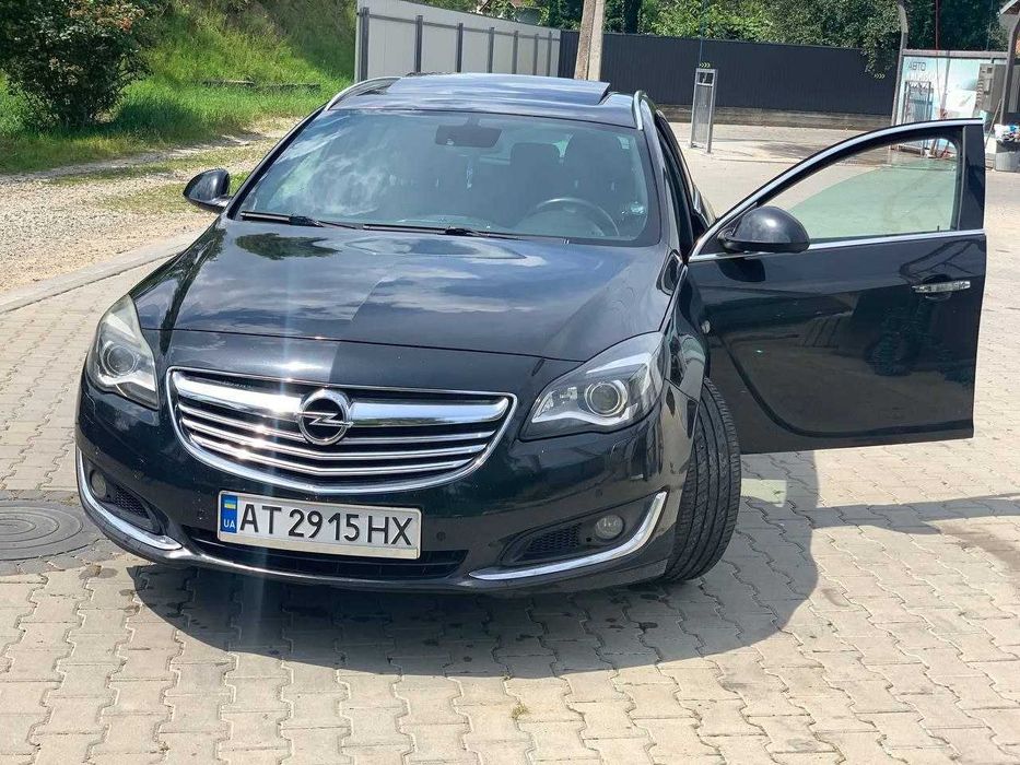 Автомобіль Інсігнія 2013