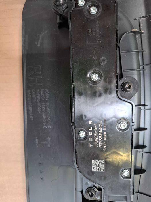Tesla Model 3 obudowa fotela