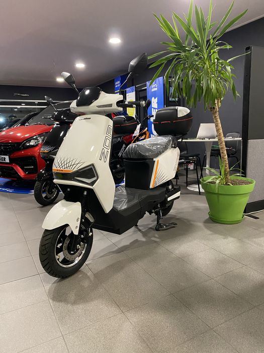 Scooter 100% eletrica , velocipede , bicicleta eletrica