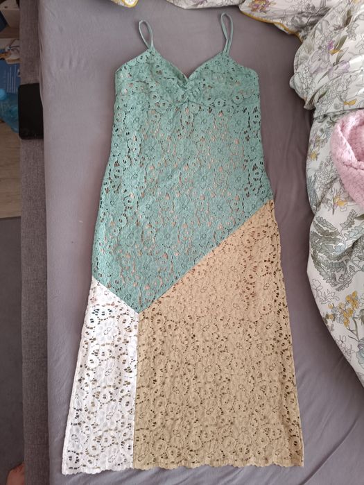 Reserved rozmiar 34 XS sukienka na ramiączkach koronkowa