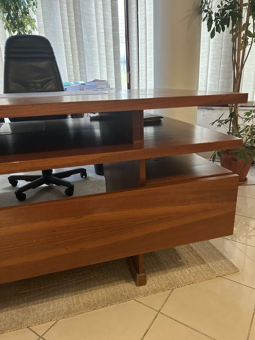 Secretária original de madeira folheada a mutene