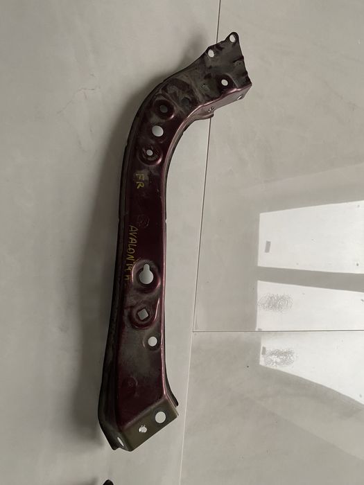 Реснічки  телевізора Toyota Avalon 2013-2018