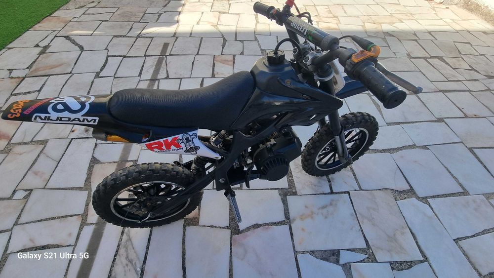 Mota criança a gasolina