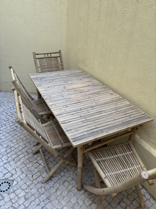 Conjunto mesa exterior e 6 cadeiras