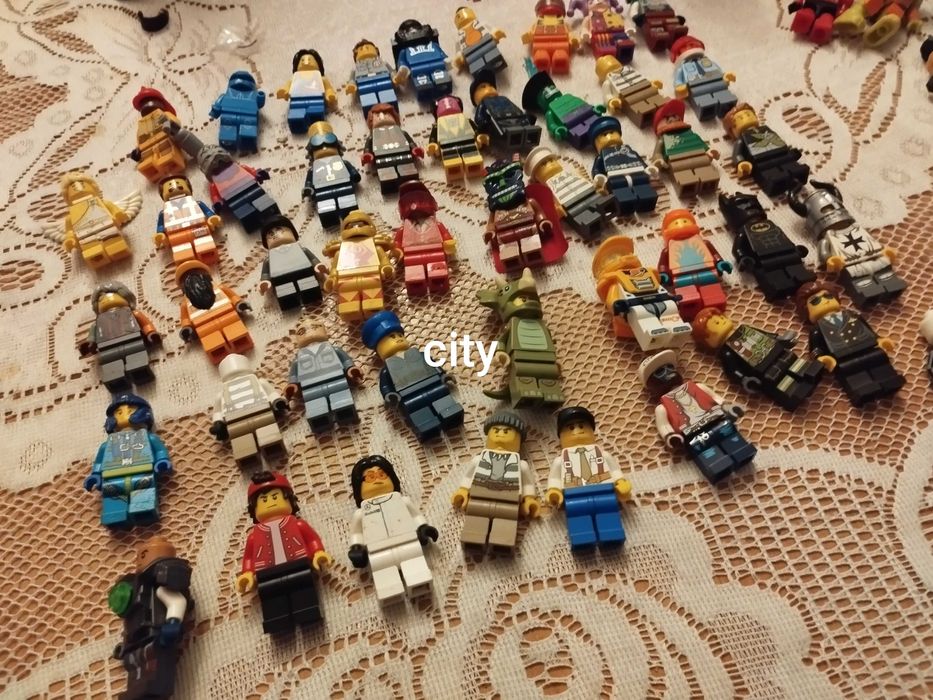 Figurki lego i nie tylko razem lub poszczególne figurki