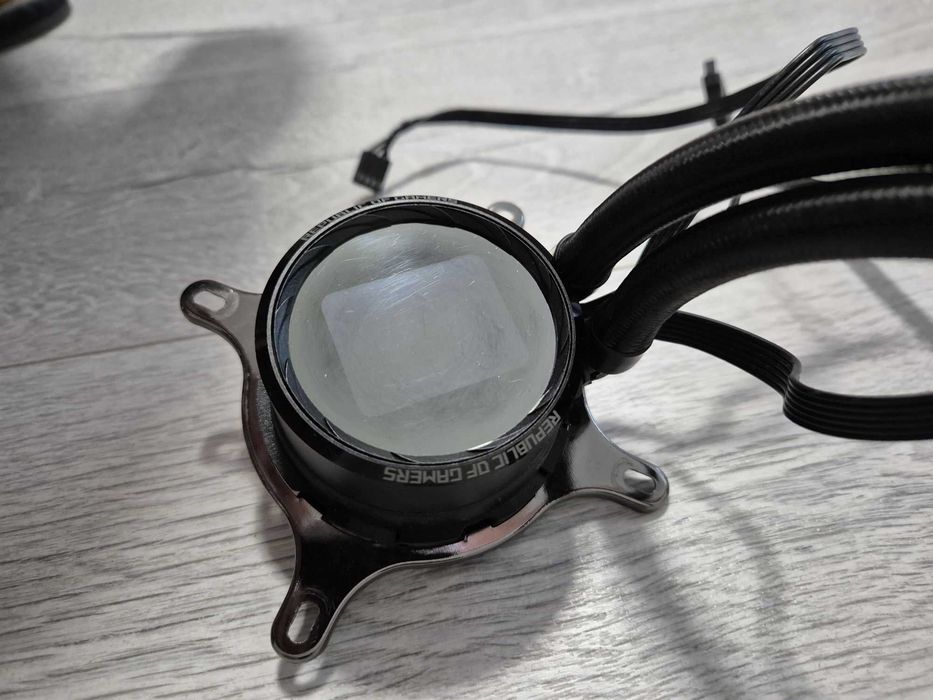 ТОП водяне охолодження 120mm з OLED екраном ASUS ROG RYUO 120.