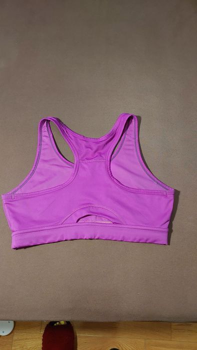 Спортивный топ для фитнеса