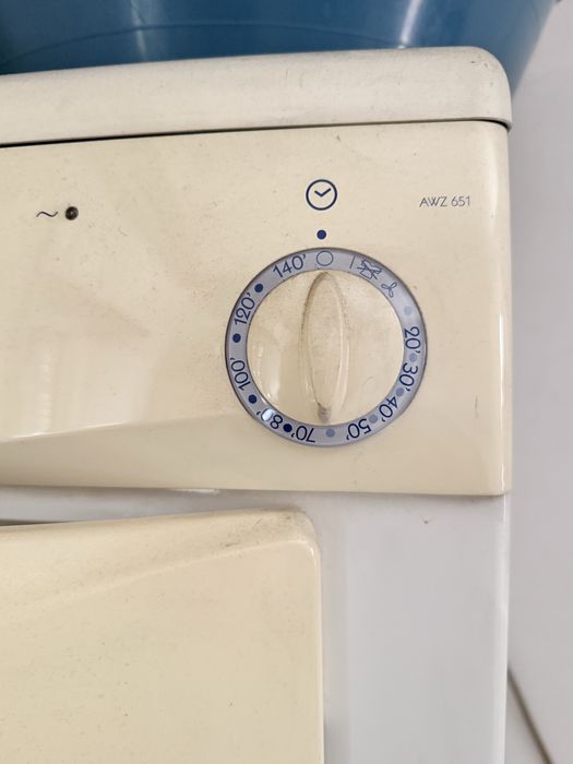 Máquina de secar roupa Whirlpool AWZ 651