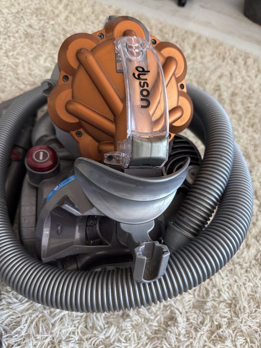 Продам пилосос dyson