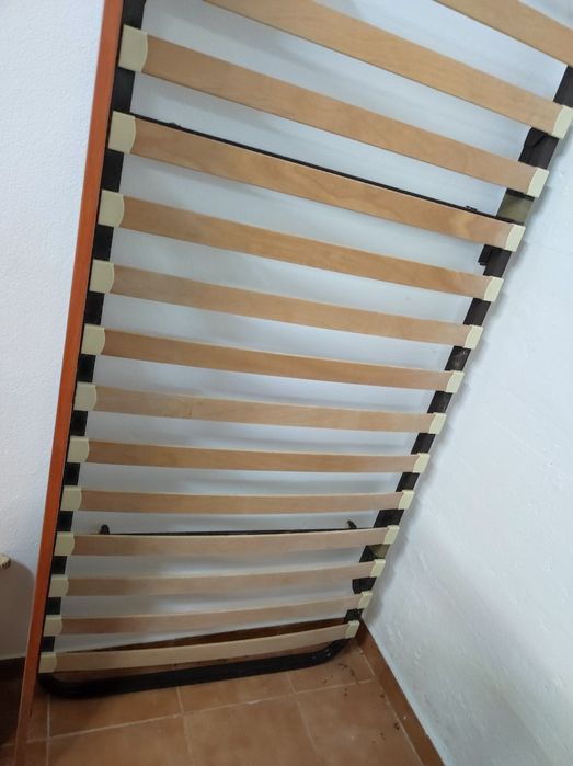 Cama dupla com estrado