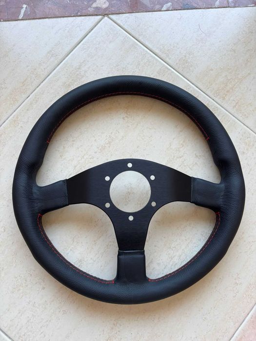 Volante MOMO Tuner 320mm
