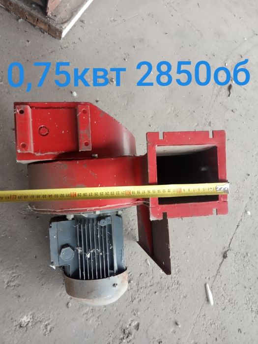 Вентилятор.  Витяжка. Улітка.