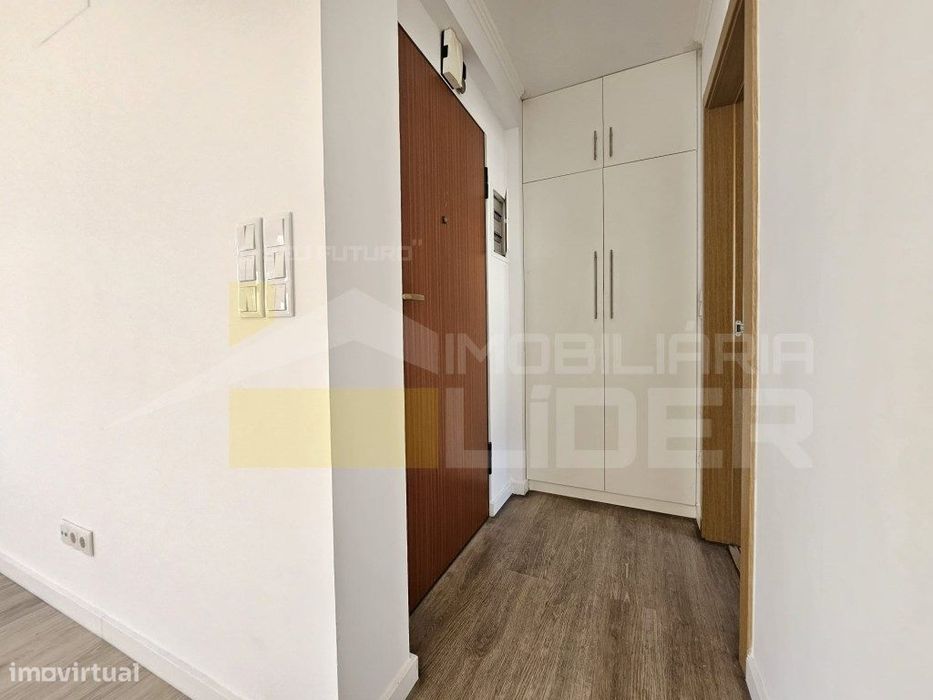 Oferta de Verão oferecemos a escritura.
Excelente Apartamento T3 m...